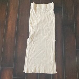 Sincerely Jules Elegant Knit Cream Ribbed Pull On Stretch Skirt with Side Slits